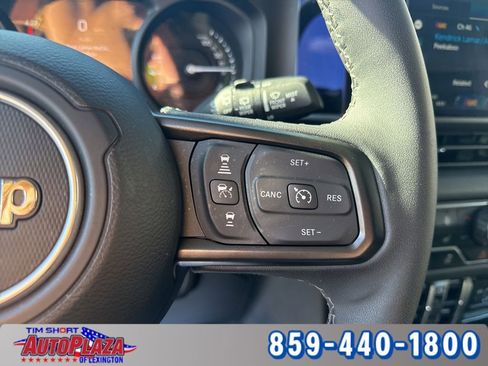 Used 2025 Jeep Wrangler Unlimited Rubicon 4xe w/ Convenience Group AWD/4WD image 19