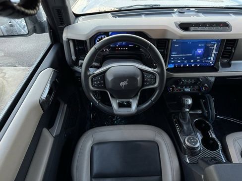 Used 2023 Ford Bronco Wildtrak image 5