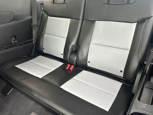 Used 2022 Ford Explorer XLT image 16