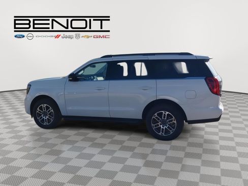 New 2025 Ford Expedition Active image 8