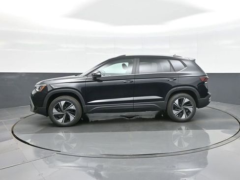 New 2026 Volkswagen Taos SE AWD/4WD image 4