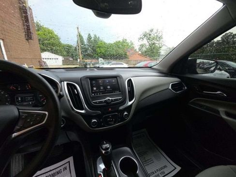 Used 2020 Chevrolet Equinox LS w/ LS Convenience Package FWD image 5