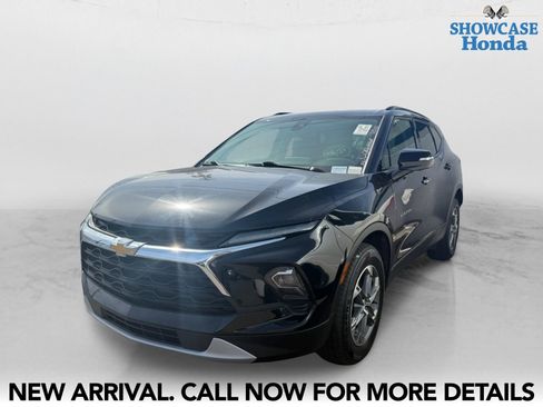 Used 2024 Chevrolet Blazer LT FWD image 2