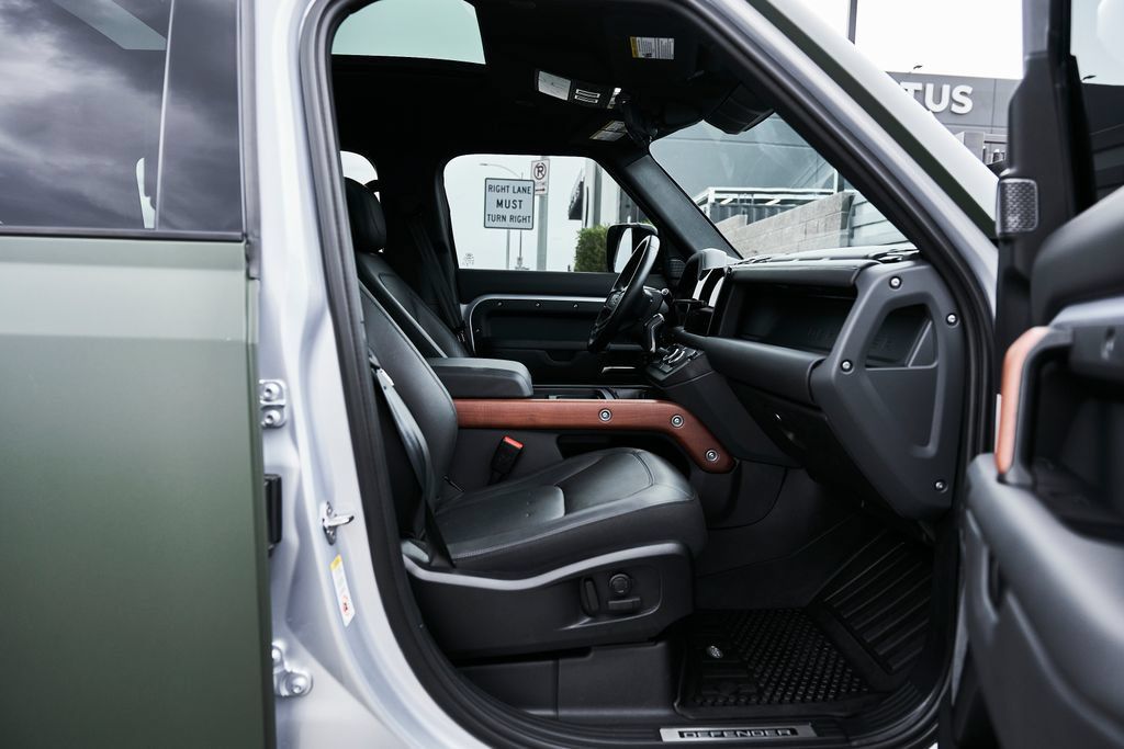 Used 2023 Land Rover Defender 110 X AWD/4WD image 30