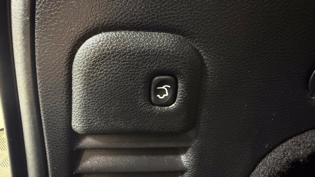 Used 2019 Jeep Grand Cherokee Altitude AWD/4WD image 14