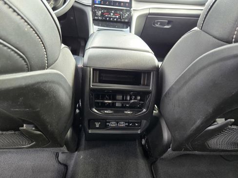 Used 2023 Jeep Grand Cherokee Limited image 11
