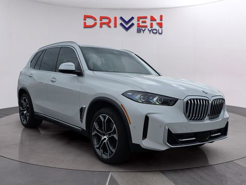 Used 2024 BMW X5 sDrive40i w/ Premium Package image 2