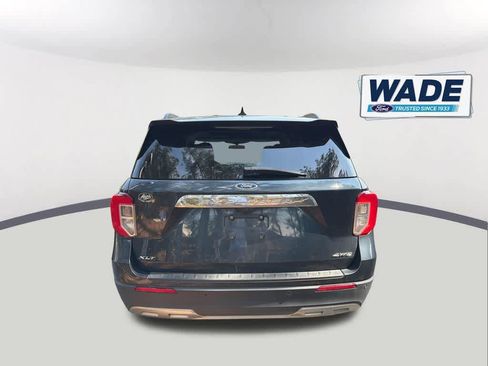 Used 2022 Ford Explorer XLT w/ Equipment Group 202A image 5