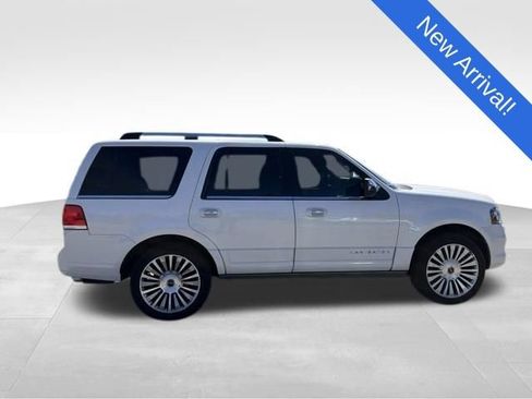 Used 2016 Lincoln Navigator Reserve AWD/4WD image 8
