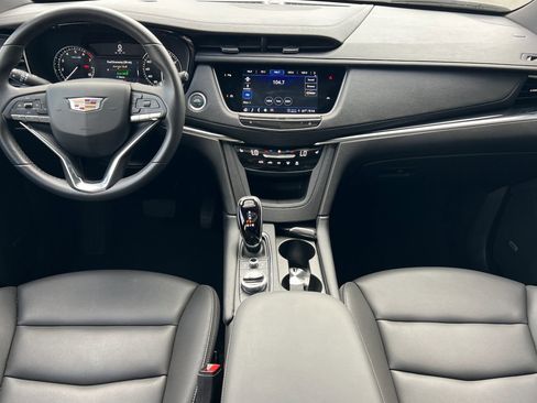 Certified 2025 Cadillac XT6 Luxury image 13