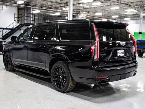 Used 2022 Cadillac Escalade ESV Sport Platinum w/ LPO, ONYX Package image 4