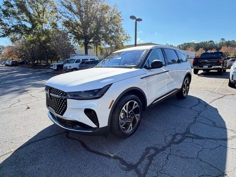 New 2026 Lincoln Nautilus Premier image 3