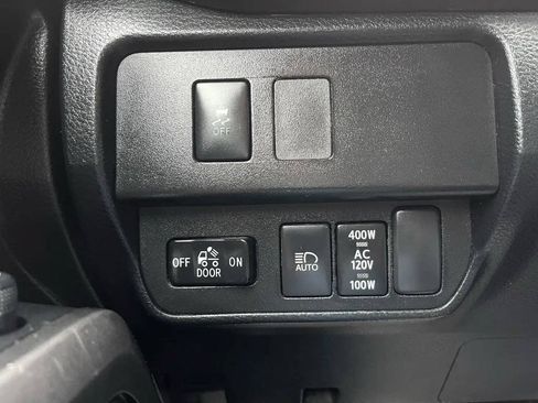 Used 2020 Toyota Tacoma TRD Off-Road AWD/4WD image 29