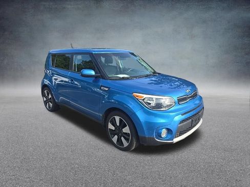 Used 2019 Kia Soul + FWD image 2