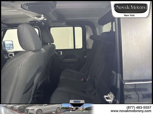 Used 2021 Jeep Gladiator Overland AWD/4WD image 11