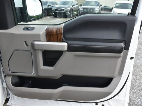 Used 2020 Ford F150 Lariat RWD image 33