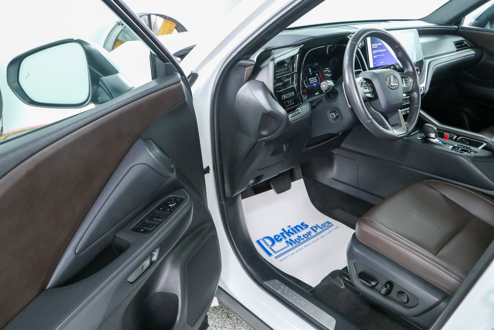 Used 2025 Lexus TX 350 AWD w/ Technology Package image 3
