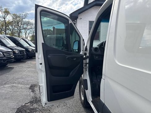 Used 2021 Mercedes-Benz Sprinter 1500 w/ Premium Package image 13