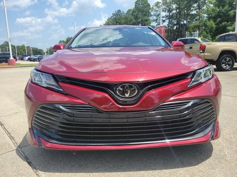 Certified 2018 Toyota Camry LE FWD image 4