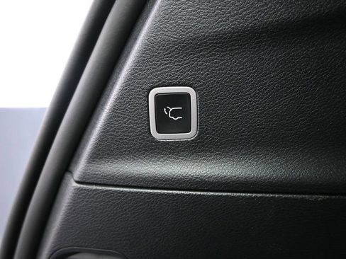 Used 2025 Chrysler Pacifica Limited FWD image 28