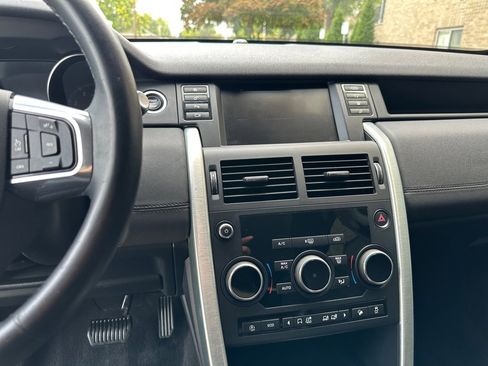 Used 2019 Land Rover Discovery Sport SE image 11