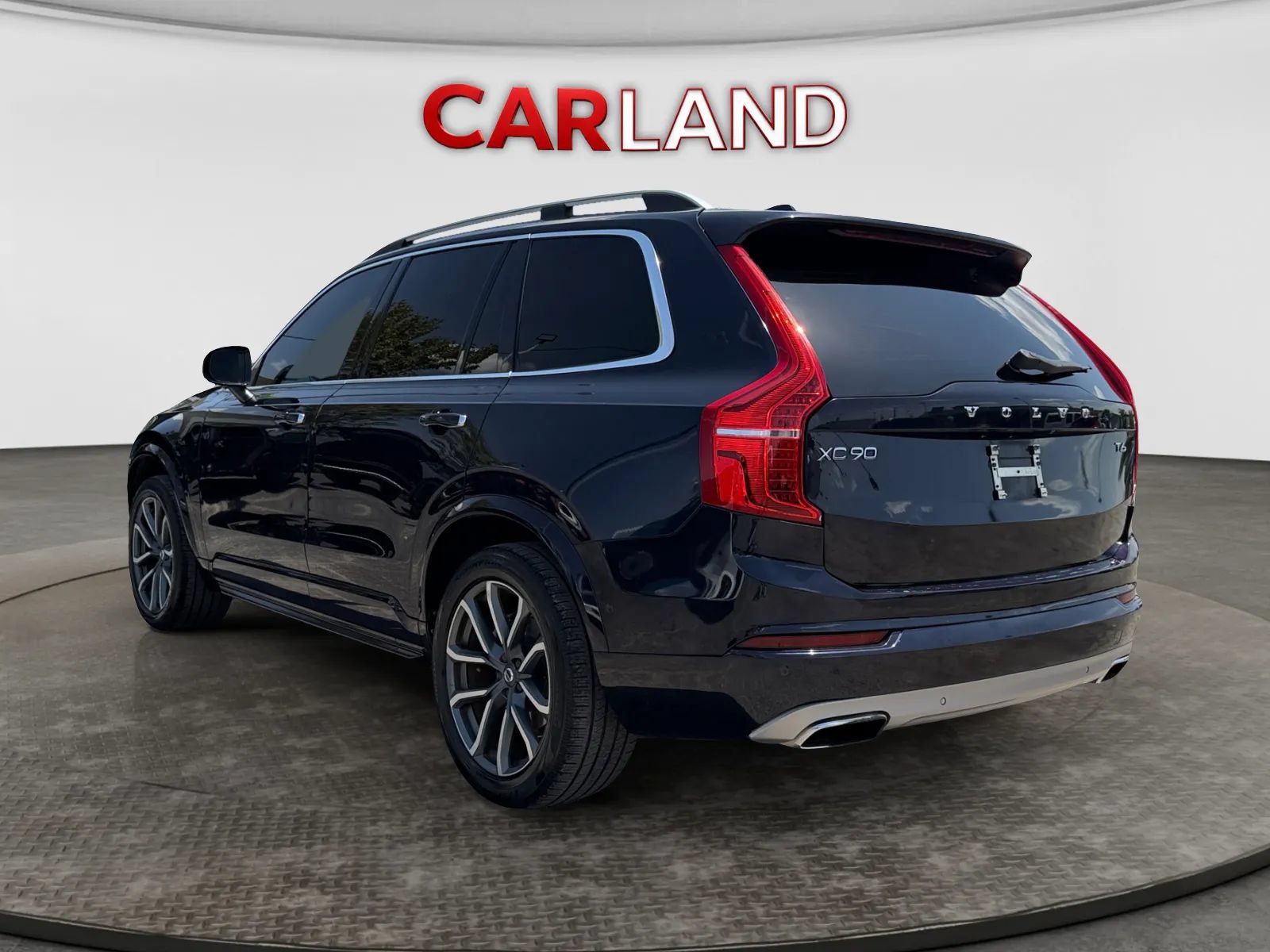 Used 2017 Volvo XC90 T6 Momentum w/ Vision Package AWD/4WD image 4
