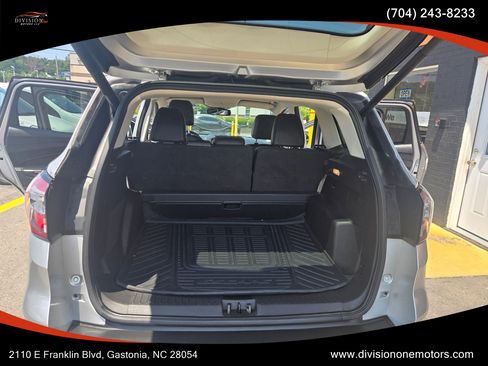 Used 2017 Ford Escape Titanium FWD image 12