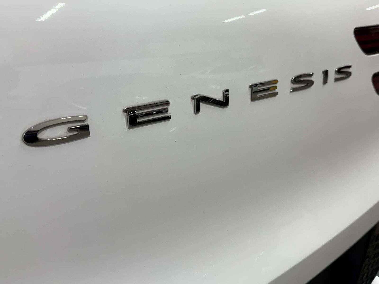 Used 2022 Genesis GV70 2.5T w/ Advanced Package AWD/4WD image 18