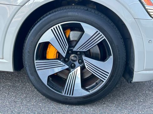 Used 2022 Audi e-tron Premium Plus w/ Premium Plus Package image 57