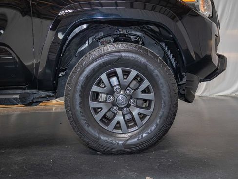 Used 2021 Toyota Tacoma SR5 RWD image 7