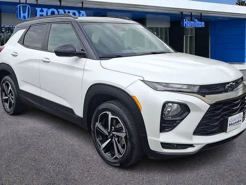 Used 2023 Chevrolet TrailBlazer RS w/ Sun and Liftgate Package AWD/4WD image 2