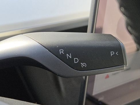 Used 2021 Tesla Model 3 Standard Range Plus image 17