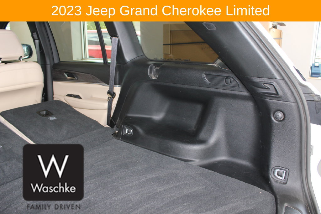 Used 2023 Jeep Grand Cherokee Limited w/ Trailer Tow Prep Group (B) AWD/4WD image 22