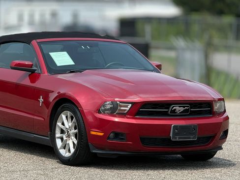 Used 2010 Ford Mustang Convertible RWD image 15