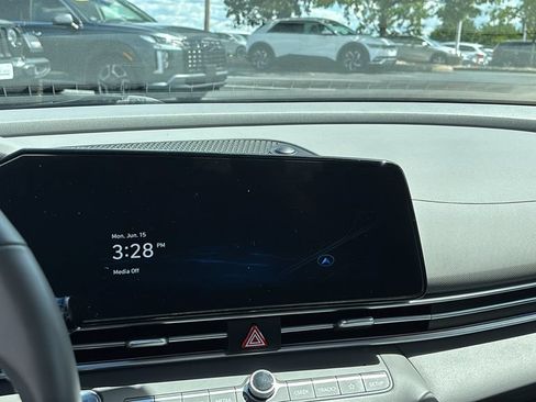 Used 2025 Hyundai Elantra SEL FWD image 19