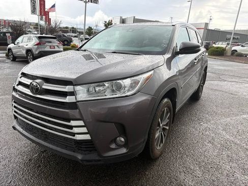 Certified 2018 Toyota Highlander XLE AWD/4WD image 1