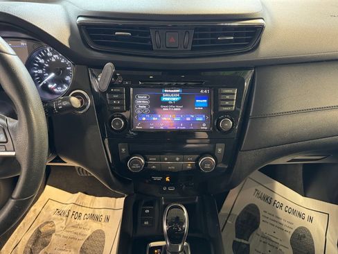 Used 2019 Nissan Rogue SV w/ Premium Package AWD/4WD image 22