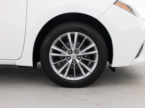 Used 2015 Toyota Corolla LE FWD image 18