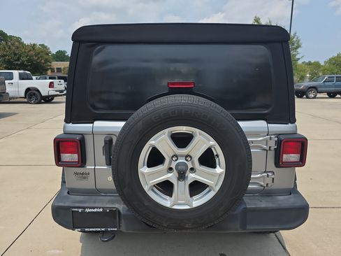 Used 2018 Jeep Wrangler Unlimited Sport S AWD/4WD image 8