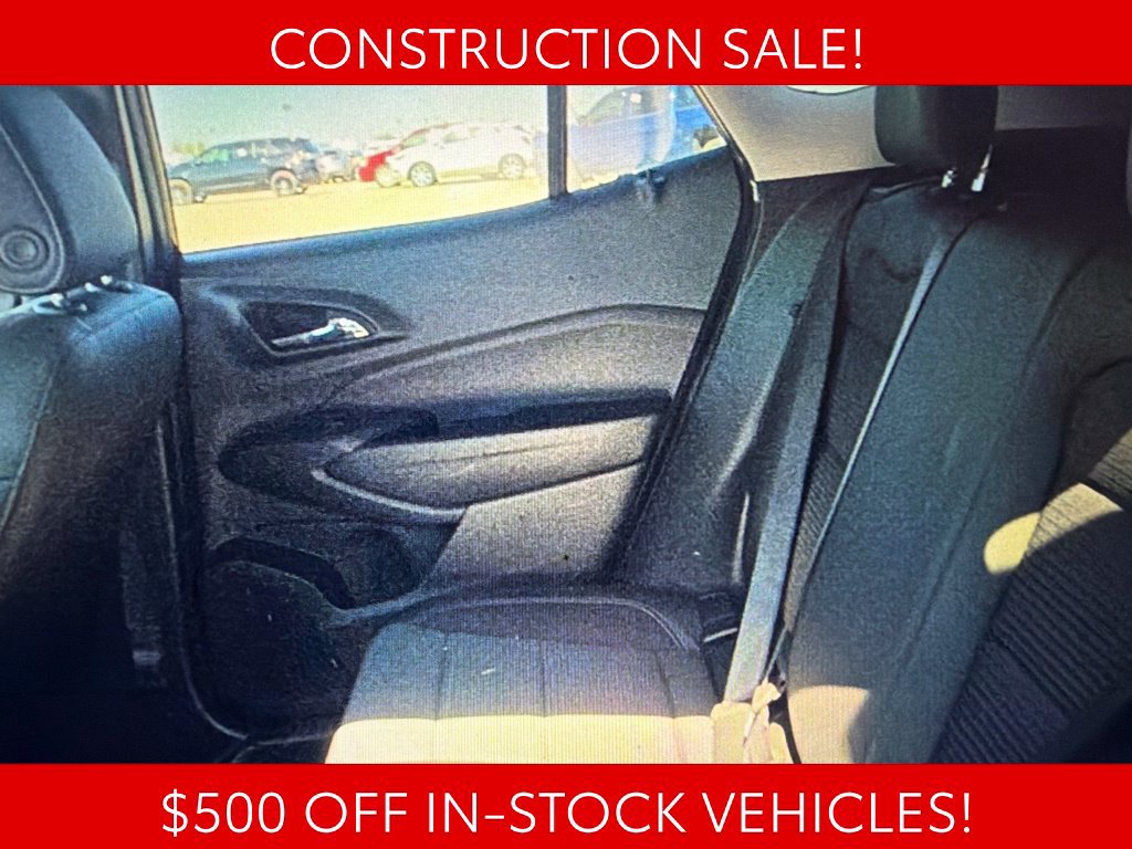 Used 2025 Chevrolet Trax LT w/ LT Convenience Package FWD image 12
