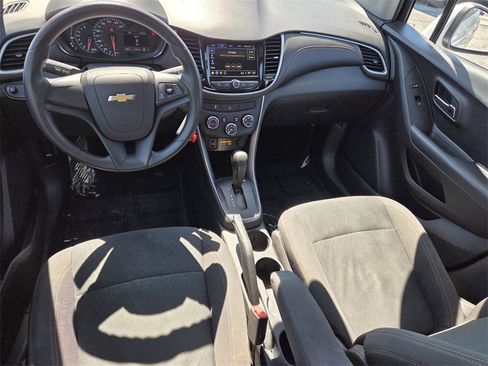 Used 2018 Chevrolet Trax LS image 9