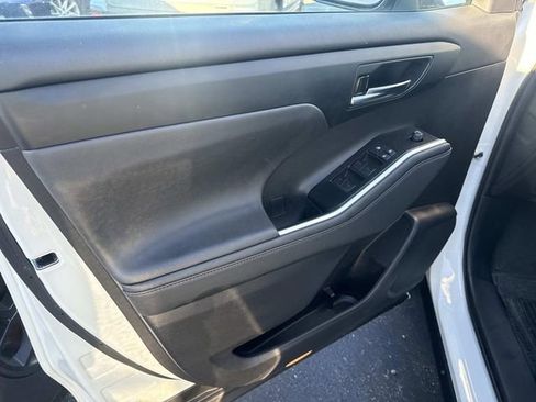 Used 2024 Toyota Highlander XSE image 17