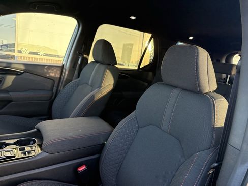 Used 2025 Honda Pilot Sport image 11