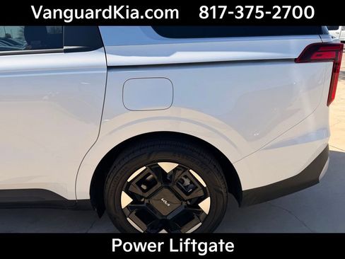 Certified 2025 Kia Carnival EX image 9