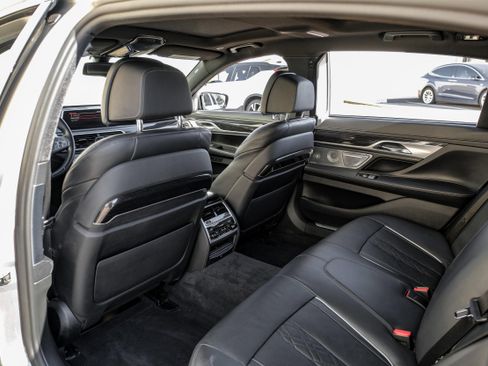 Used 2020 BMW 750i xDrive w/ Executive Package image 35