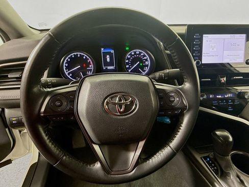 Used 2022 Toyota Camry SE image 11
