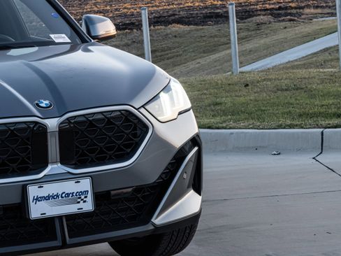 Certified 2025 BMW X2 xDrive28i w/ Premium Package image 7
