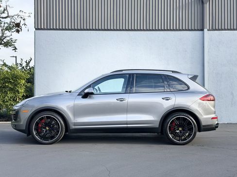 Used 2017 Porsche Cayenne Turbo image 11