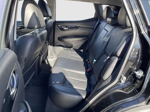 Used 2022 Nissan Rogue Sport SL w/ Premium Package image 16