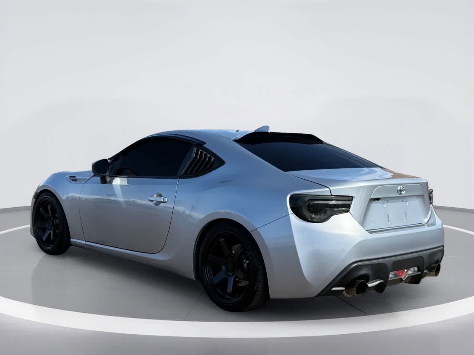 Used 2017 Toyota 86 RWD image 4